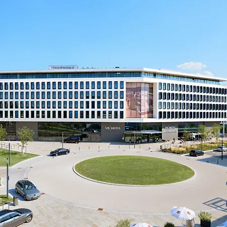 V8 Classic Motorworld Region Stuttgart 4* Μπέμπλινγκεν