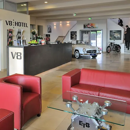 V8 Classic Motorworld Region Stuttgart 4*