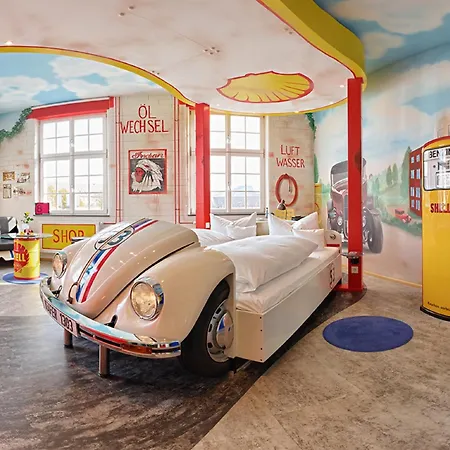V8 Classic Motorworld Region Stuttgart 4*