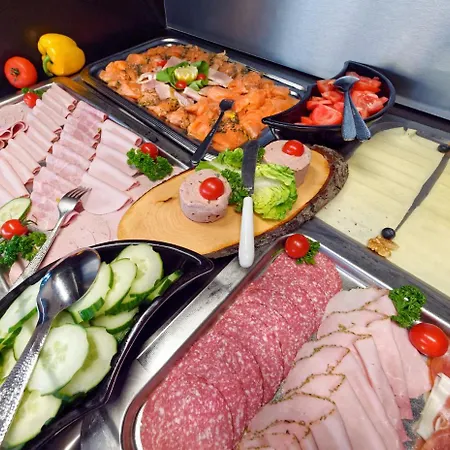 V8 Classic Motorworld Region Stuttgart 4* Μπέμπλινγκεν